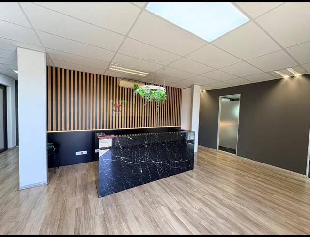 175M² OFFICE TO LET IN FOURWAYS